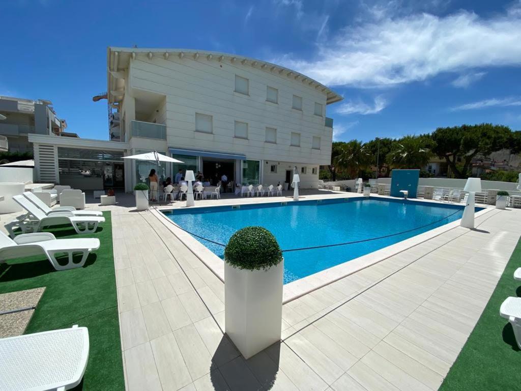 Elite Boutique Hotel Roseto Degli Abruzzi Exterior foto